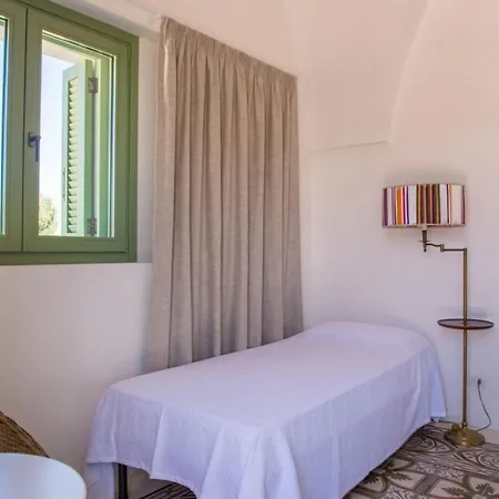 Helloapulia Coccaro Vila *